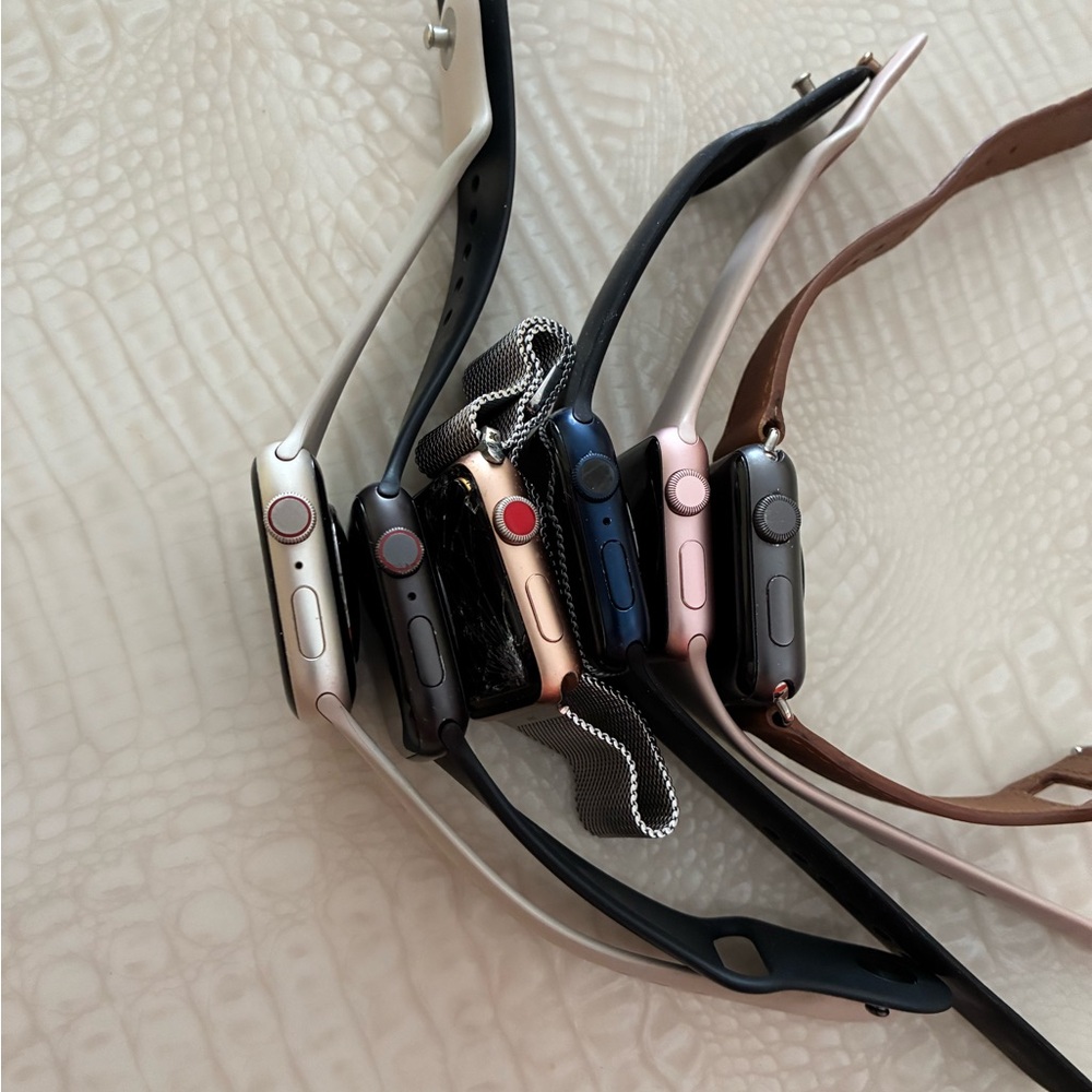 Apple.  Samsung.  Fitbit lot of 25.  for repair broken damaged - Picture 4 of 16